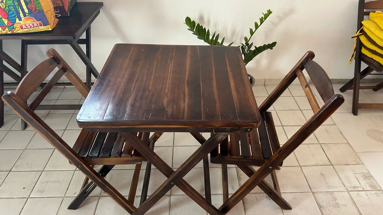 Mesa de Madeira dobrável com Cadeiras  - Foto 5