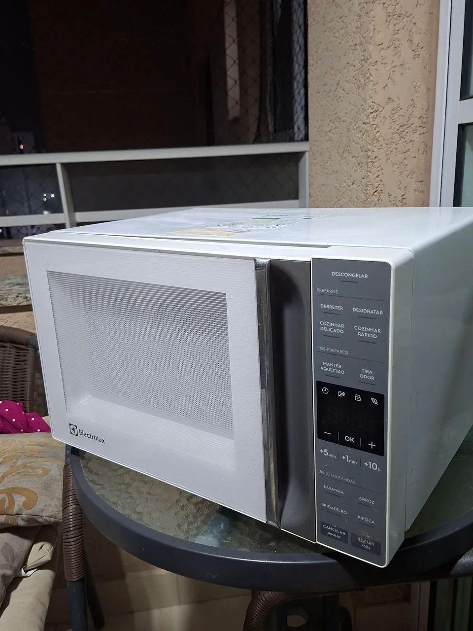 Micro-ondas Electrolux 23l COM DEFEITO  - Foto 2