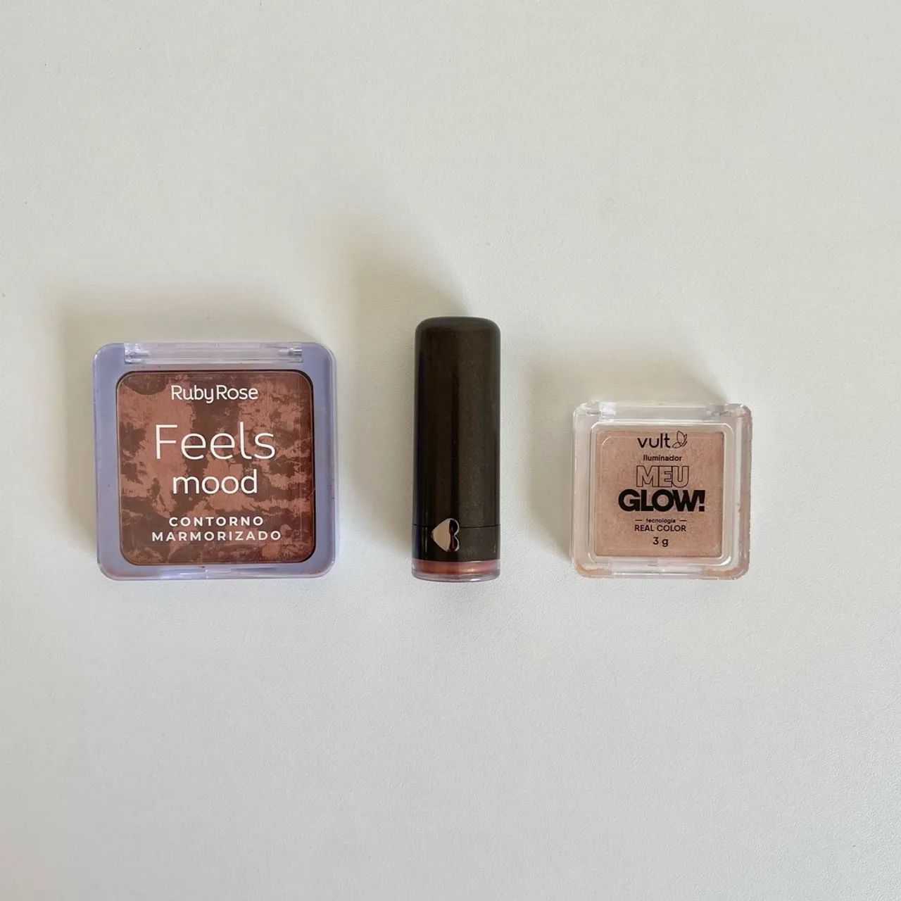 Kit Make: Contorno, Batom e Iluminador!