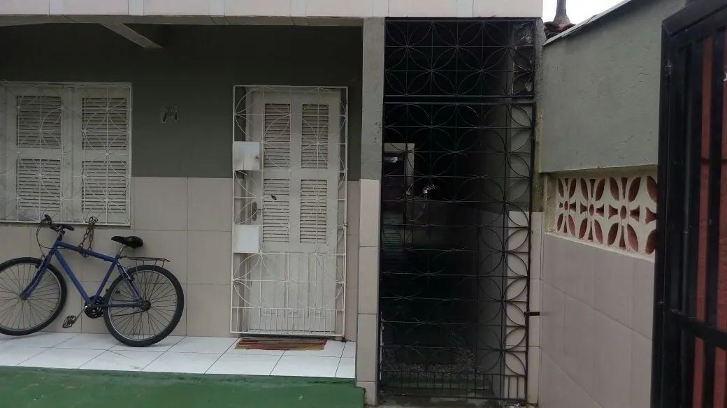 Alugo casa em Vila Familiar