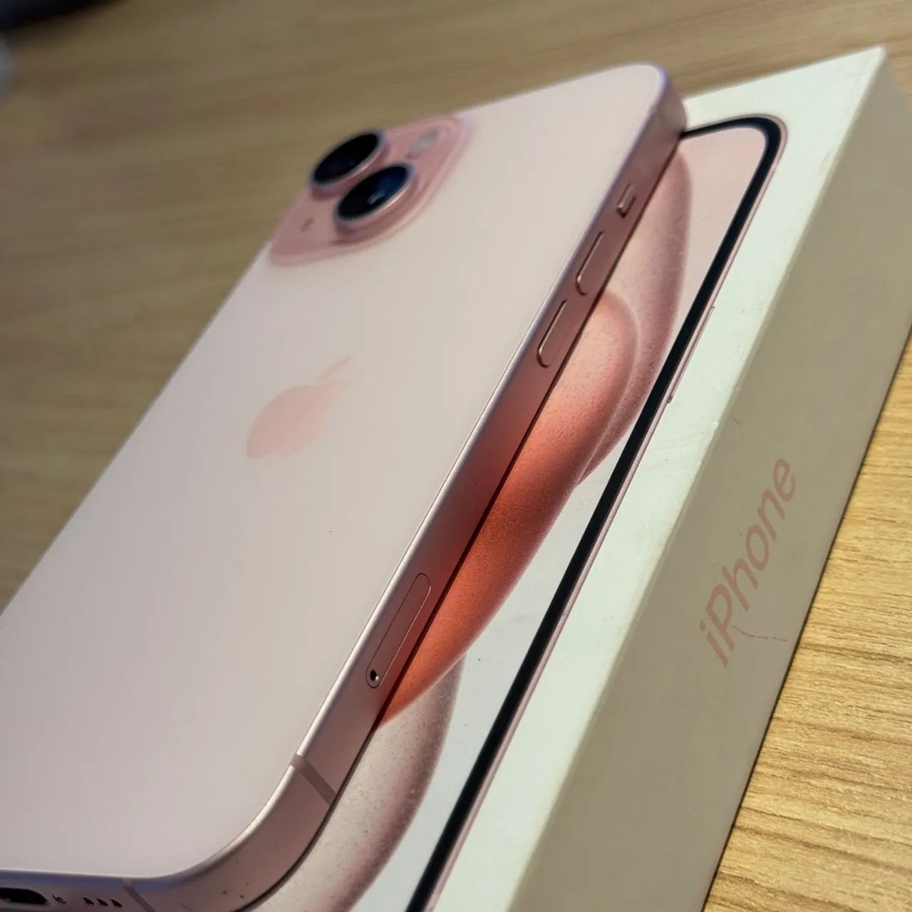 iPhone 15 128GB rosa seminovo