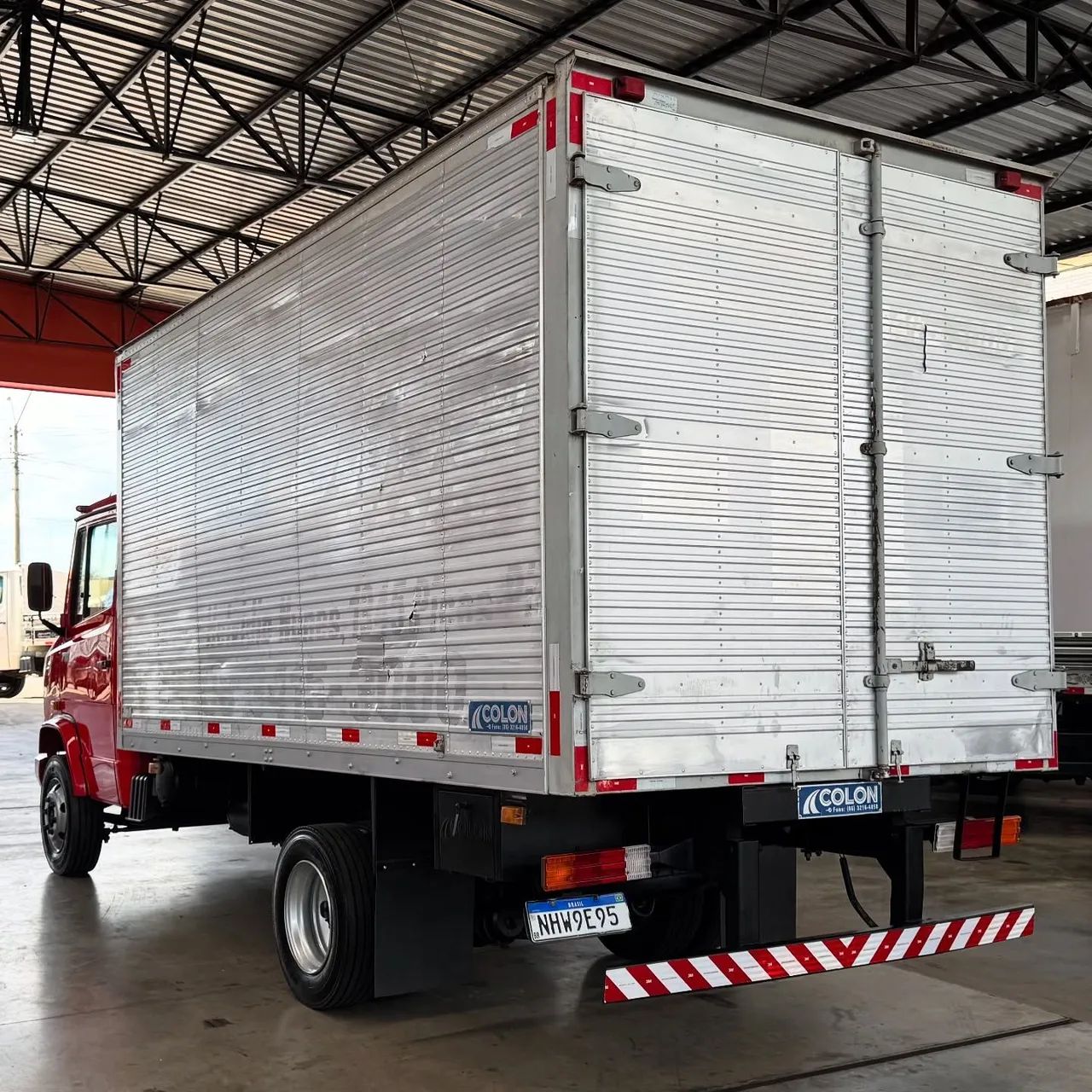 Caminhão MB 710 PLUS - Foto 4