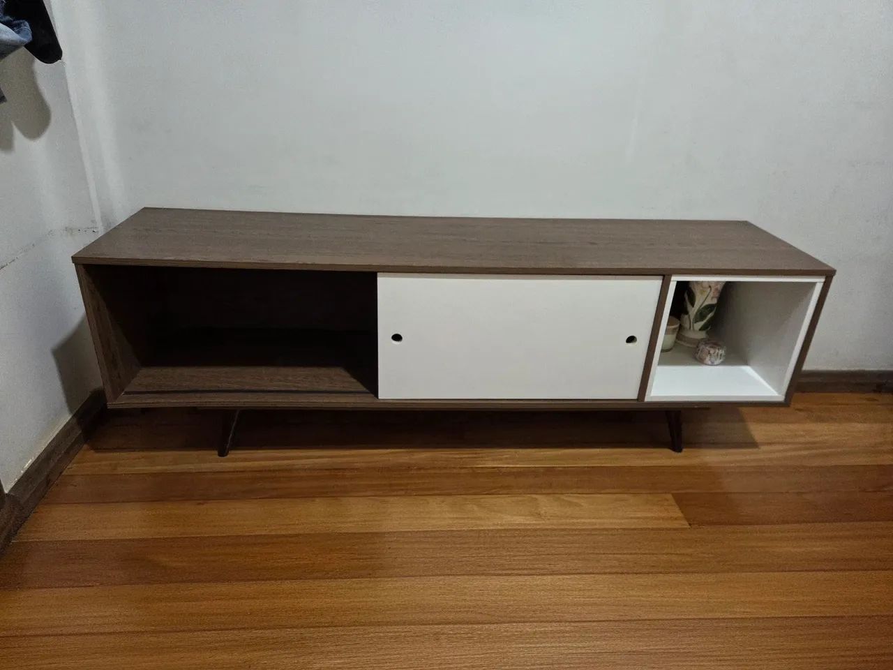 Rack Retrô Mobly 1,63m - Pés Palito e Porta de Correr
