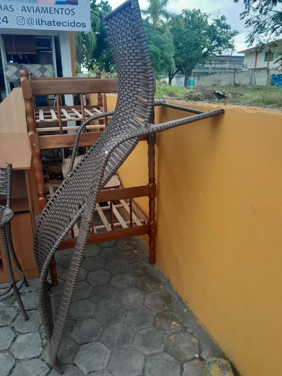 Espreguiçadeira Anatômica em Fibra Sintética - Linda e Conservada - Foto 3