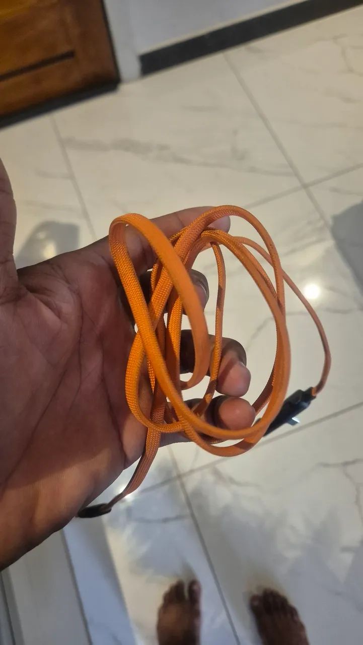 Cabo Usb tipo C com suporte laranja