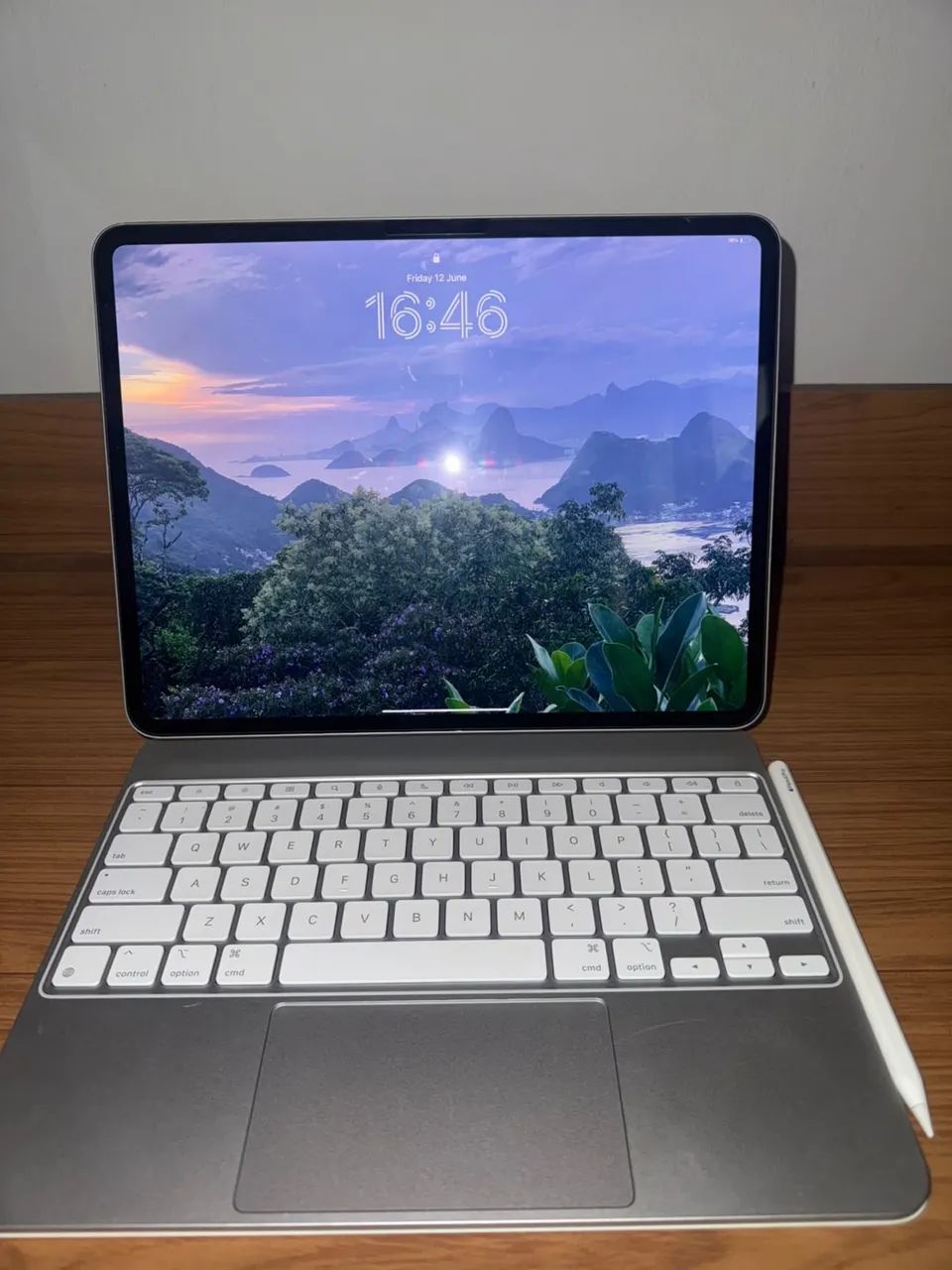 iPad Pro 13 inch M4 256GB estado novo com Pencil Pro e Magic Keyboard - Foto 4