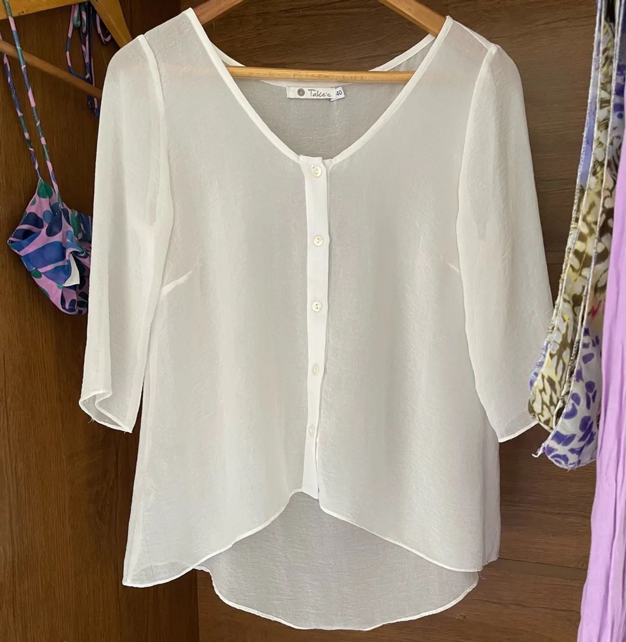 Kit com 3 blusas e 1 lenço - Foto 2
