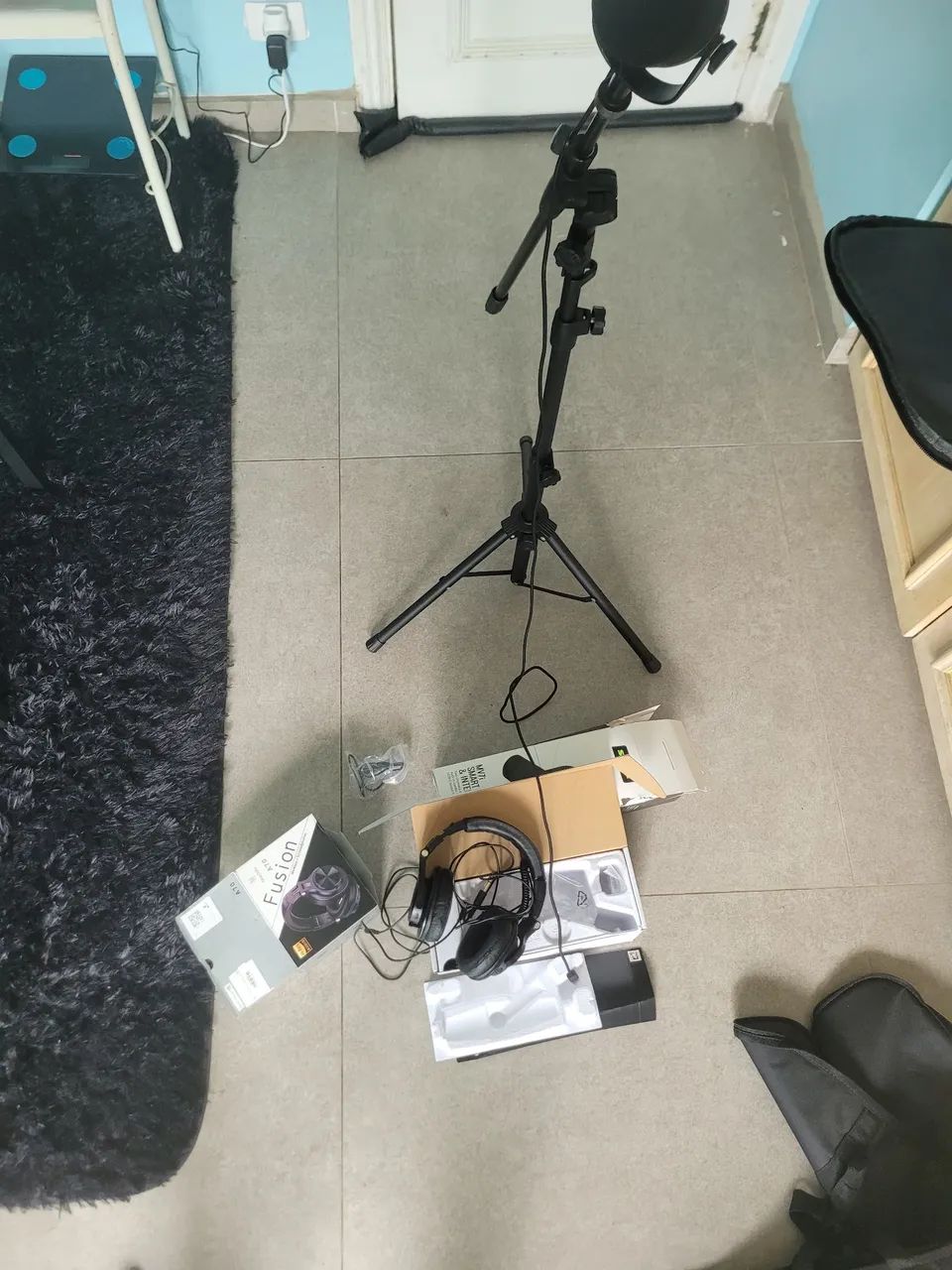 microfone dinâmico  kit ( fone , cabos + pedestal)   - Foto 2