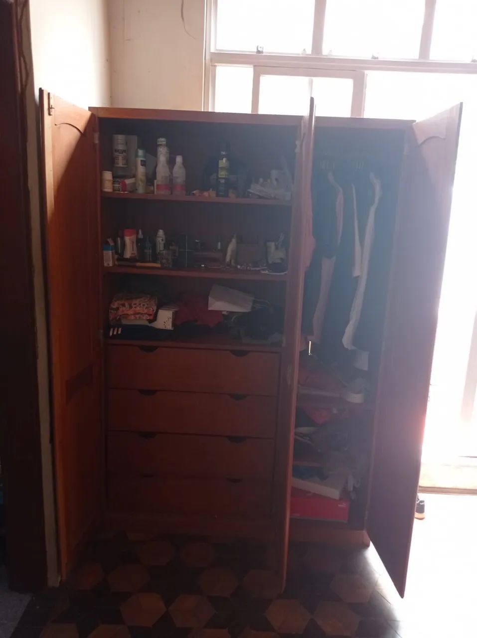 Guarda roupa de madeira  - Foto 2