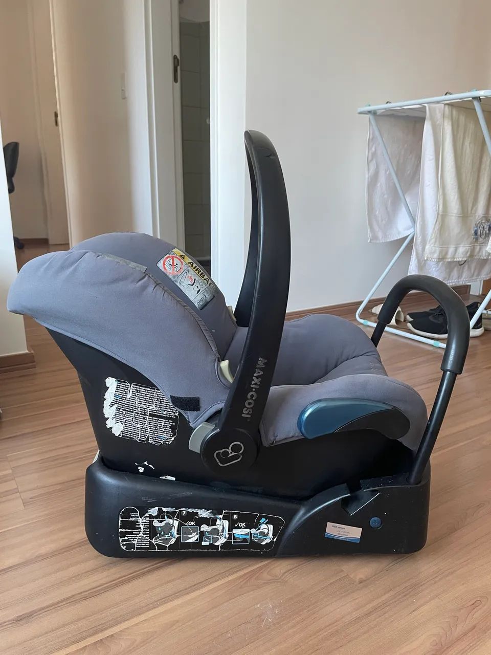 Bebê conforto + base para carro Maxi Cosi