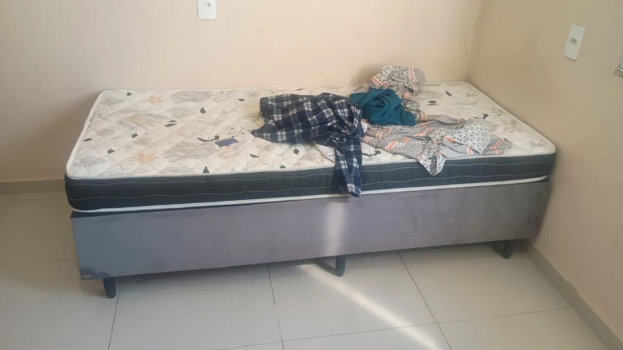 Vendo cama box com coxão 