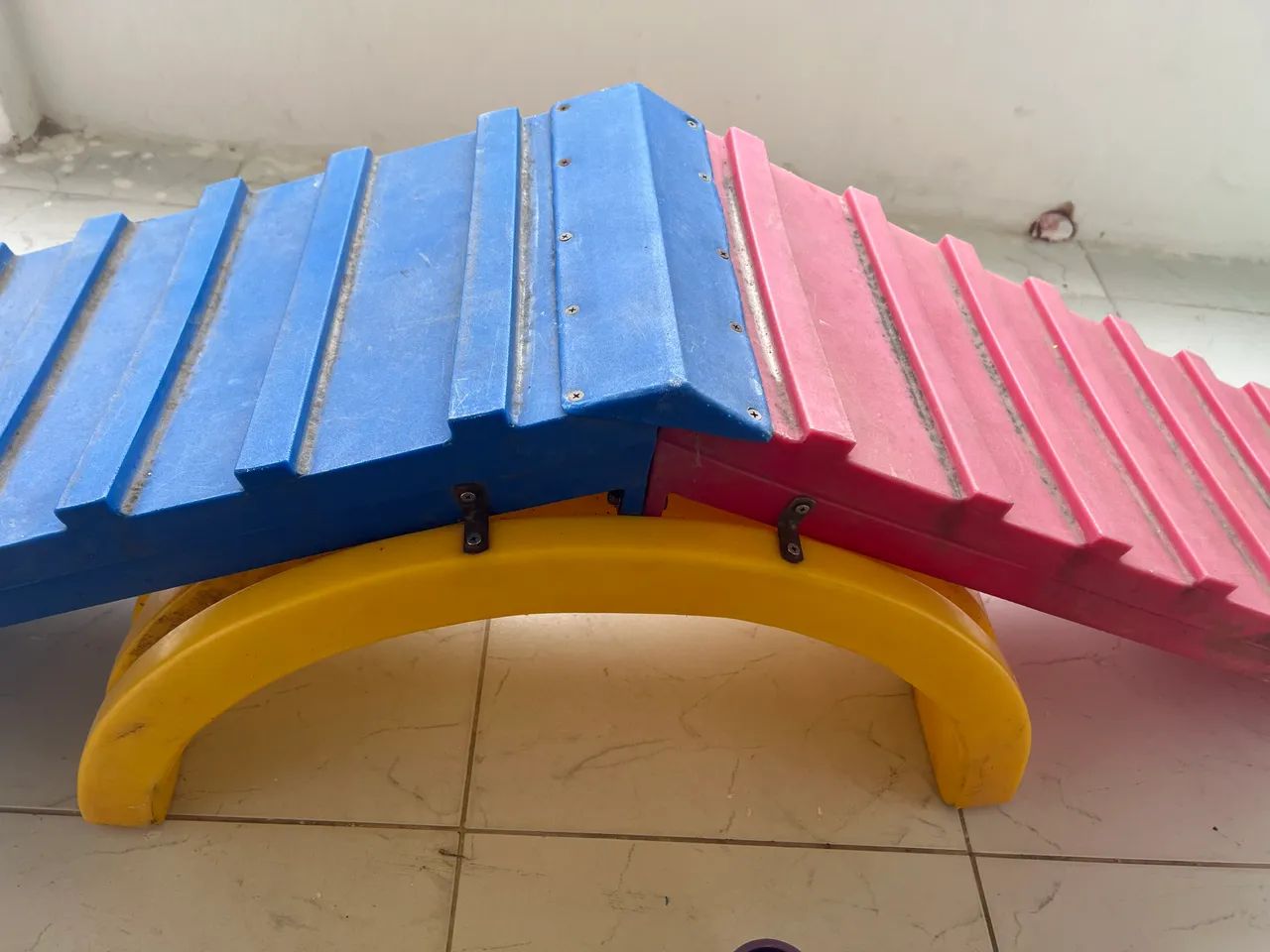 Rampa de brinquedo para pet + 3 Caminhas empilháveis pet - Foto 3
