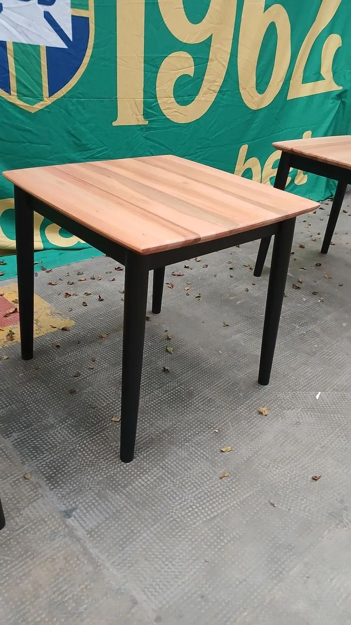 Conjunto Mesa de madeira com 4 cadeiras de madeira  - Foto 3