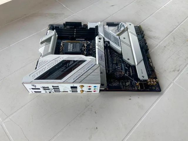 Placa mãe ASUS ROG STRIX Z690-A GAMING WIFI DDR5 (USADA) - Foto 4