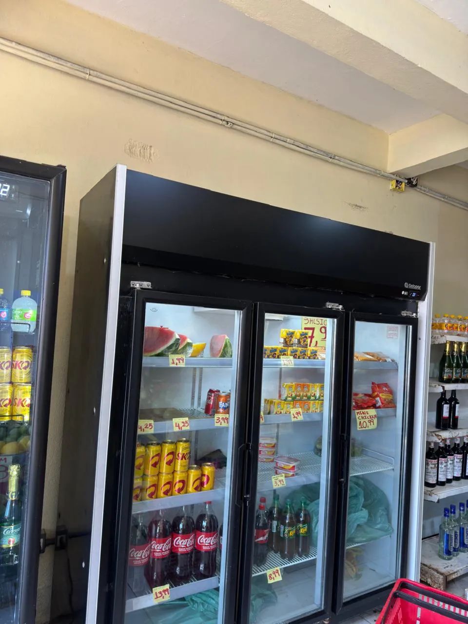 Vendo freezer e ilha congelada 