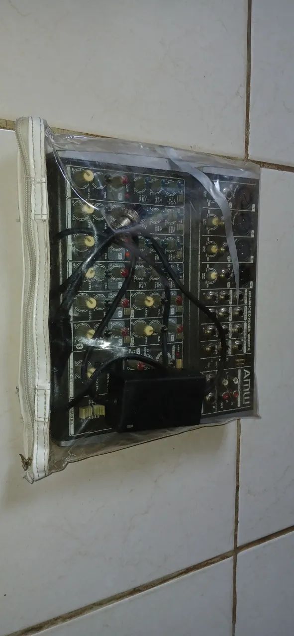 Mesa de som Amw 1202FX para vender. *