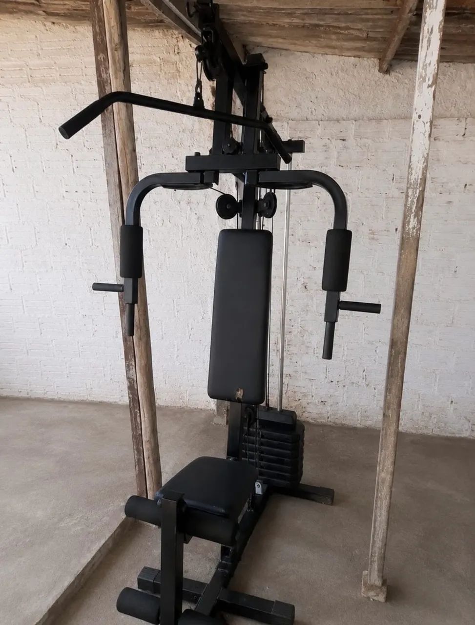 Máquina de academia 6 exercícios diferentes 