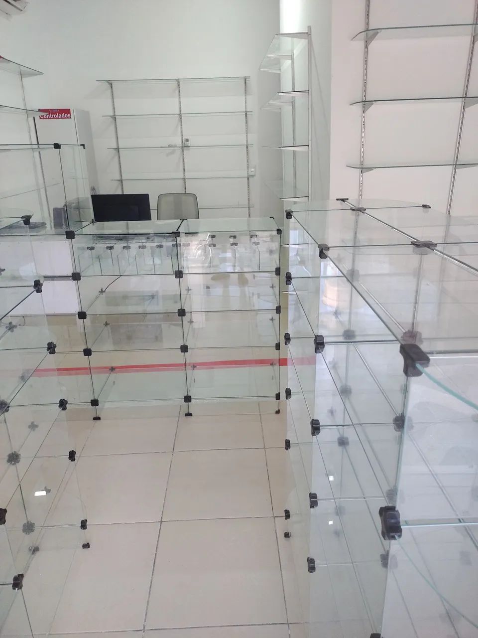 Balcão e pratilheira de vidros  - Foto 3