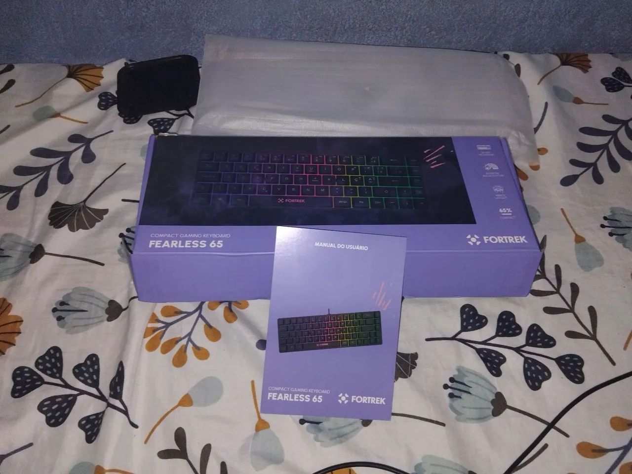 Teclado 65% novo, funcionando completo com luzes rgb. Com caixa e manual! - Foto 5