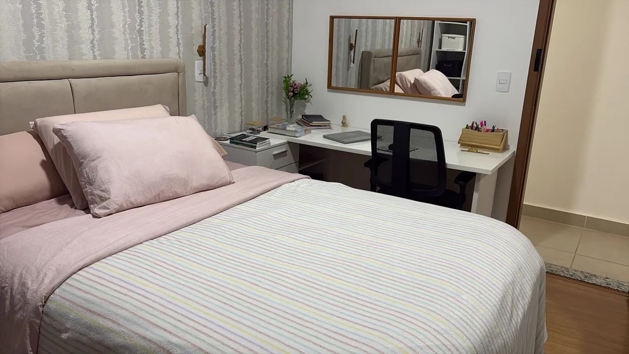 Vendo mesa de home office em L