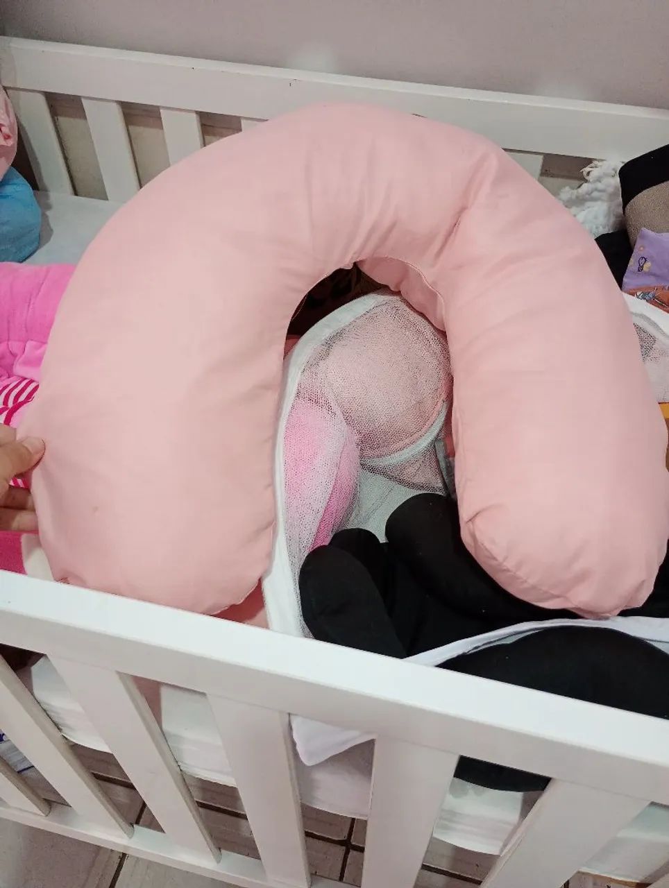 Almofada de amamentação + itens de bebê menina 