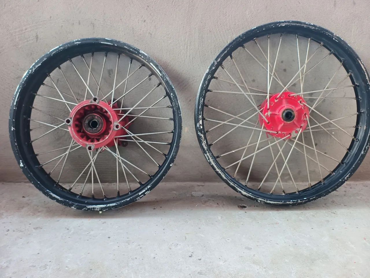 Vende se, par calha dianteiro e traseira da Honda Bros 160 - Foto 2