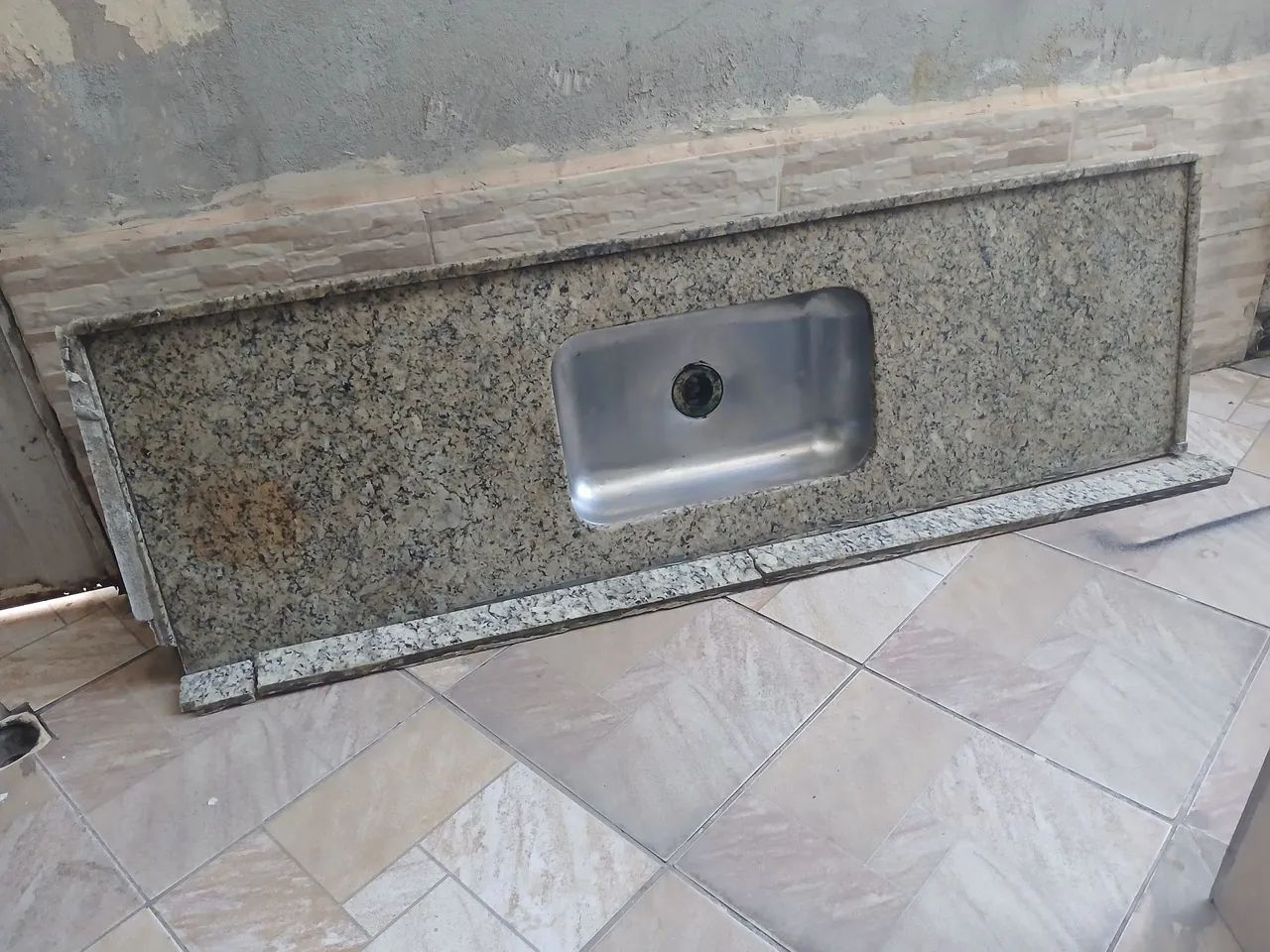 Pia (Pedra Santa Cecília) 180 × 55
