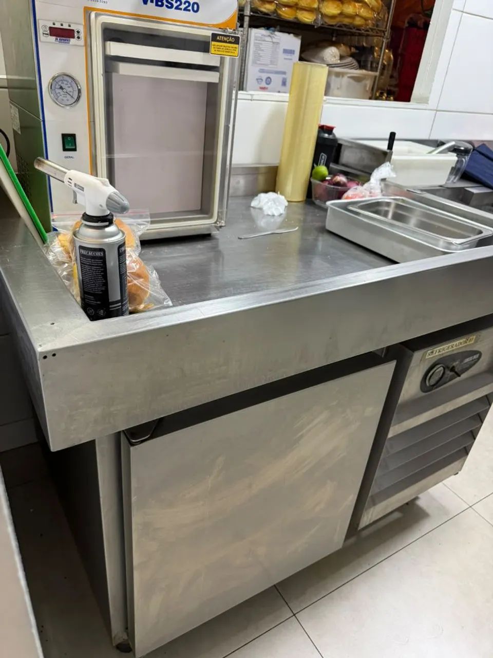 Vendo Bancada Pista Fria e Refrigerador