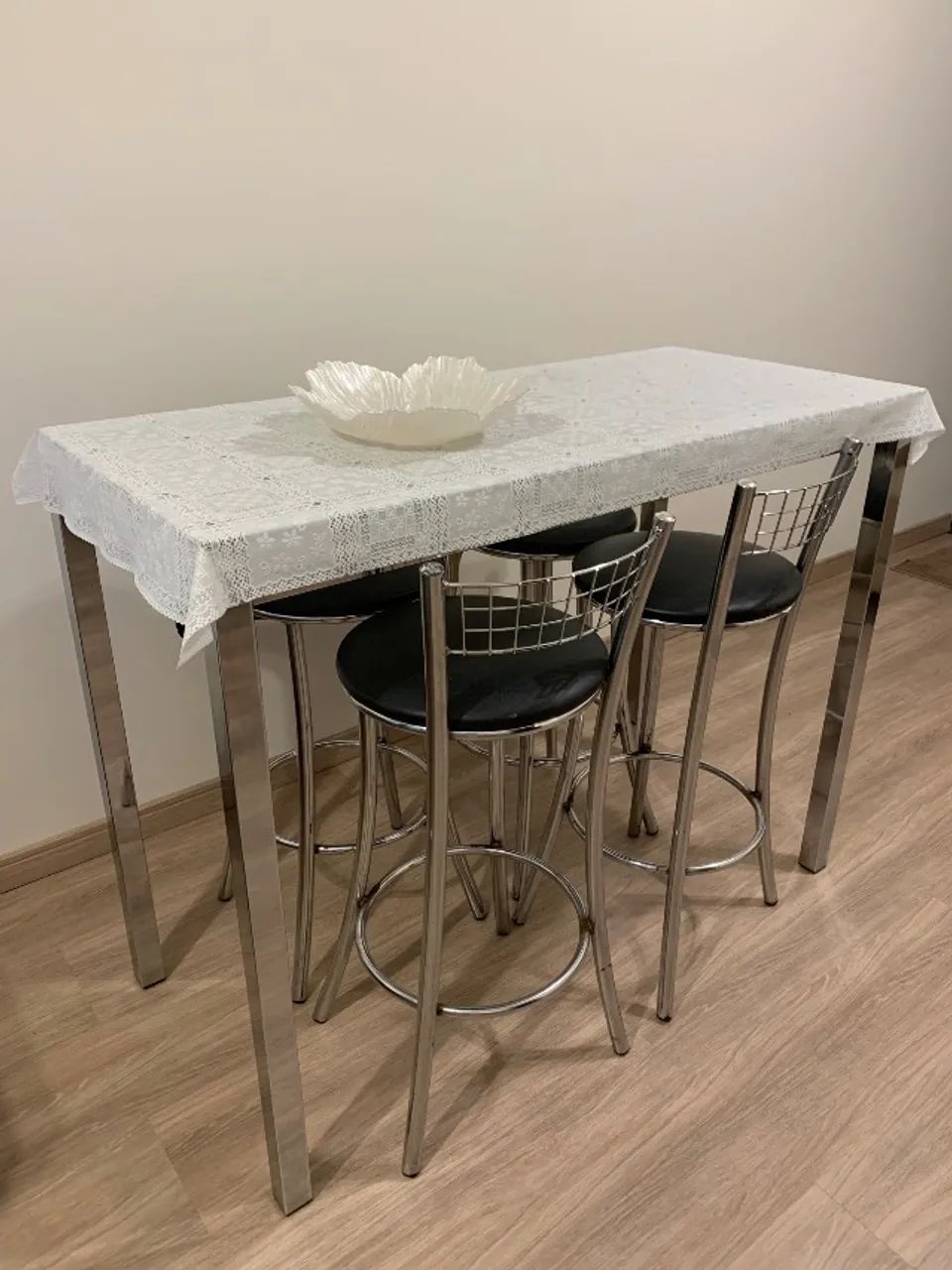 Mesa retangular alta com 4 cadeiras - Metal e vidro - Foto 3