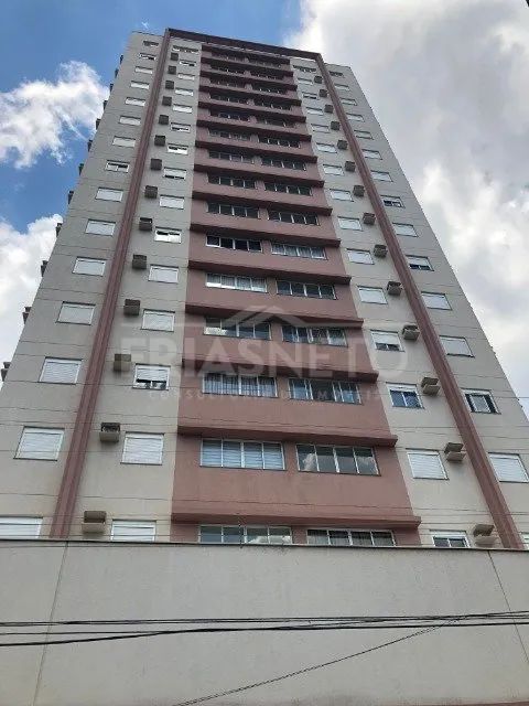Apartamento no centro da cidade com três dormitórios - Foto 2