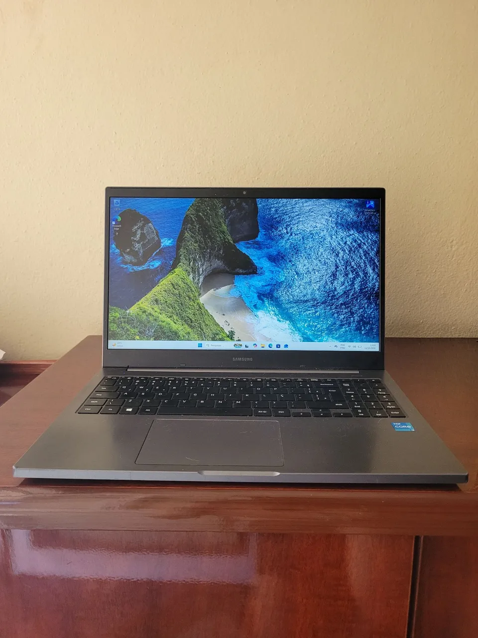 Notebook Dell i5 8 Geração 256GB 8GB de RAM Placa de Vídeo Radeon