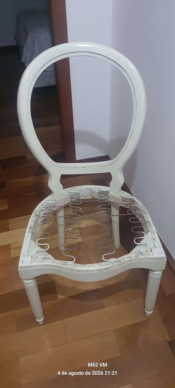 Cadeira maciça de madeira com assento com molas - Foto 2