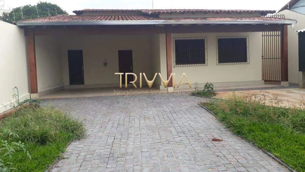Excelente Casa com Sobrado nos Fundos  Bairro Cidade Jardim