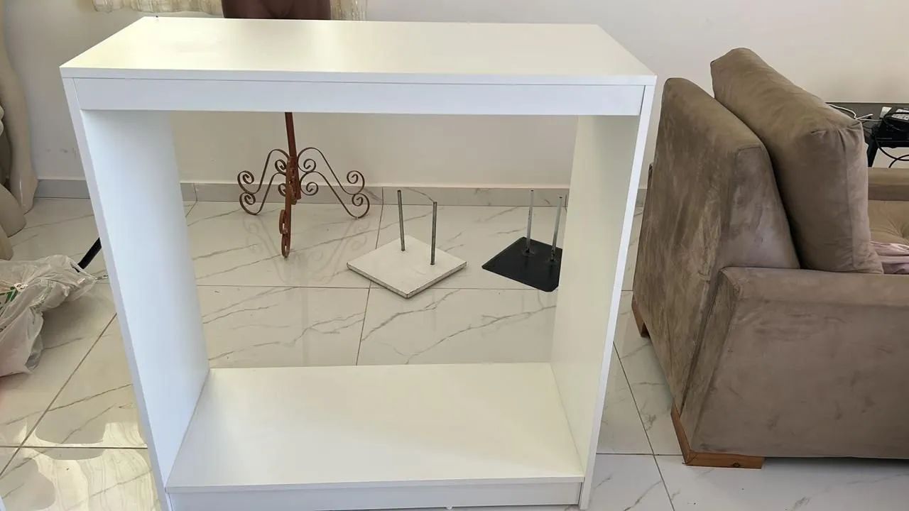 Cabides de plásticos e madeiras 2 balcão e um  com gaveta 3 manequis  - Foto 5