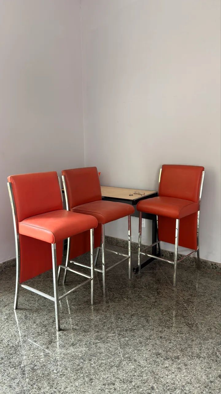 Conjunto 3 Banquetas Altas em Couro e Aço Inox