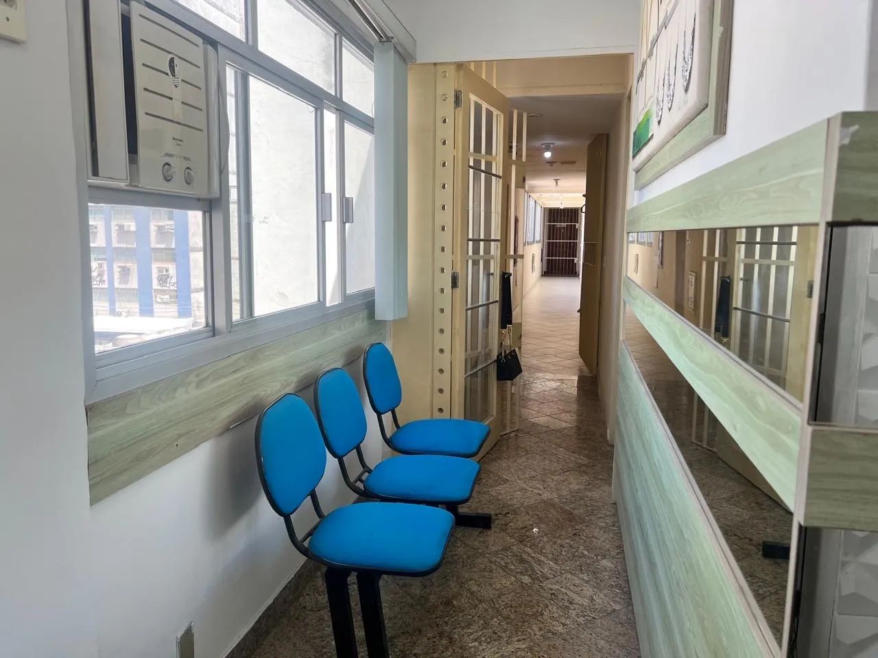 Vende cadeiras com tres lugares