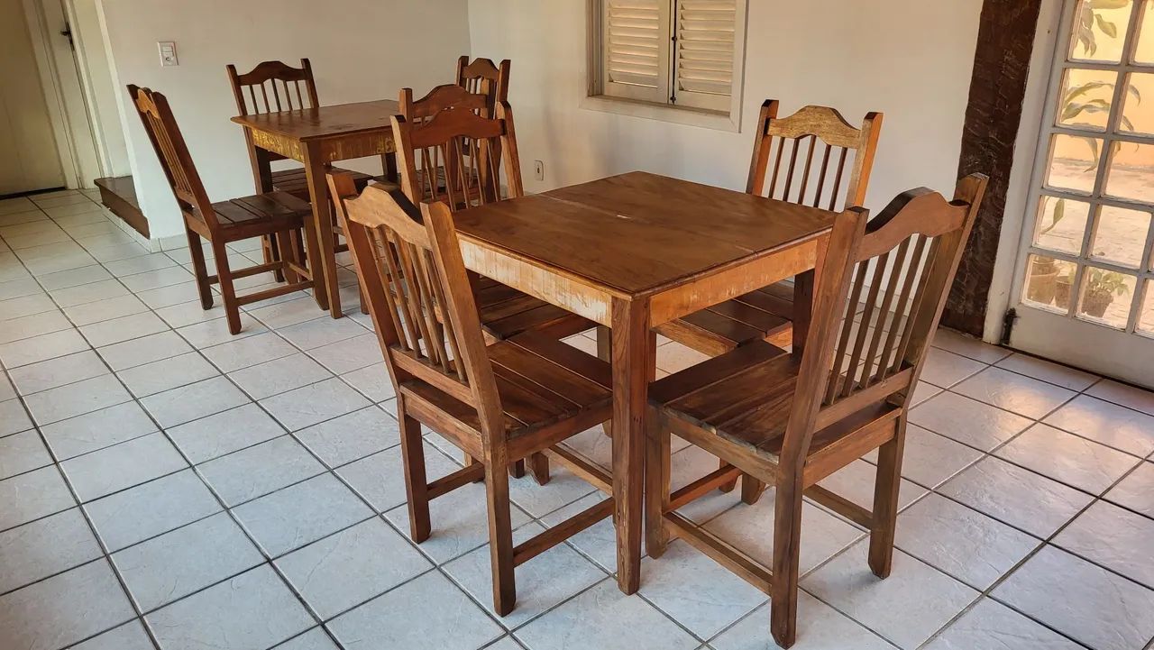 Mesa de Madeira Maciça de Demolição - Com 4 cadeiras  - Foto 2