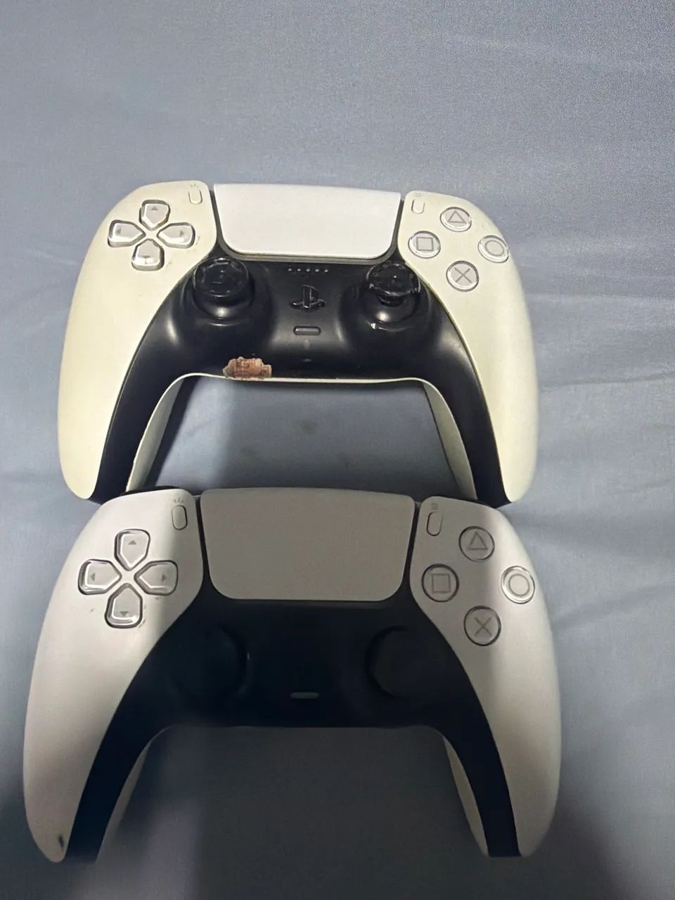 dois controles de ps5 