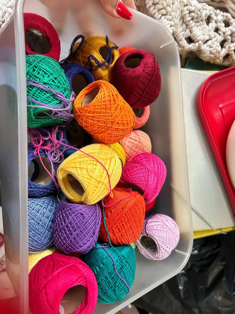 Kit com Linhas para Crochê e Artesanato + Caixa Organizadora - Foto 5