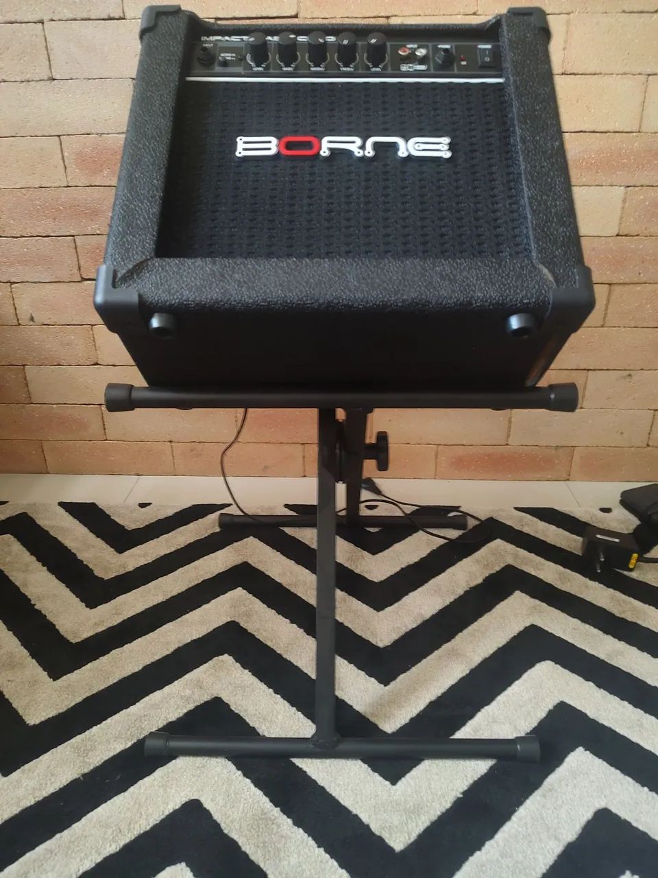 Pedestal para caixa amplificada/cubo em formato X. - Foto 2