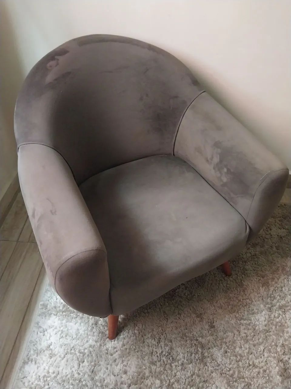 Poltrona Estofada Marrom Pés de Madeira -RS 100,00 - Foto 2