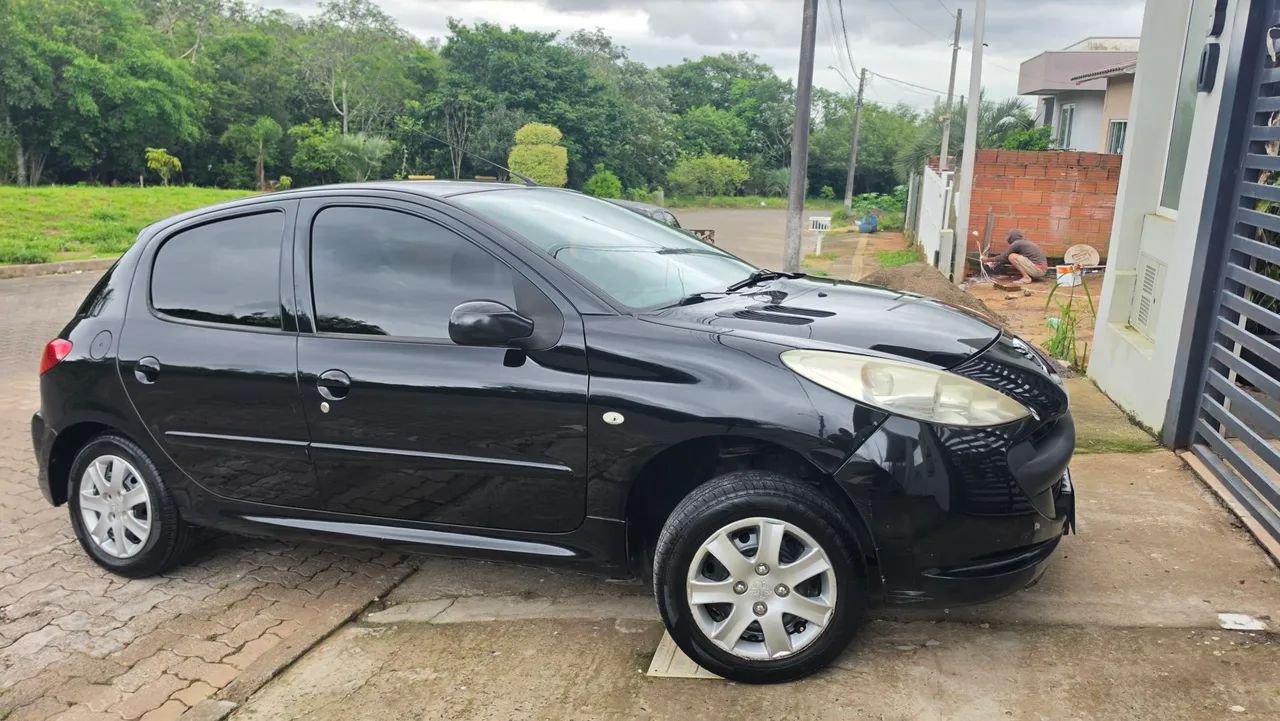 Peugeot 207 207 XR 1.4 FLEX 8V 5P 2010