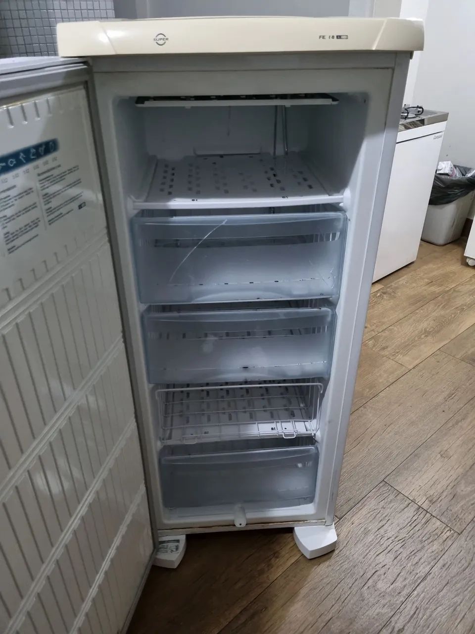 Freezer eletrolux FE18 145 litros - Foto 2