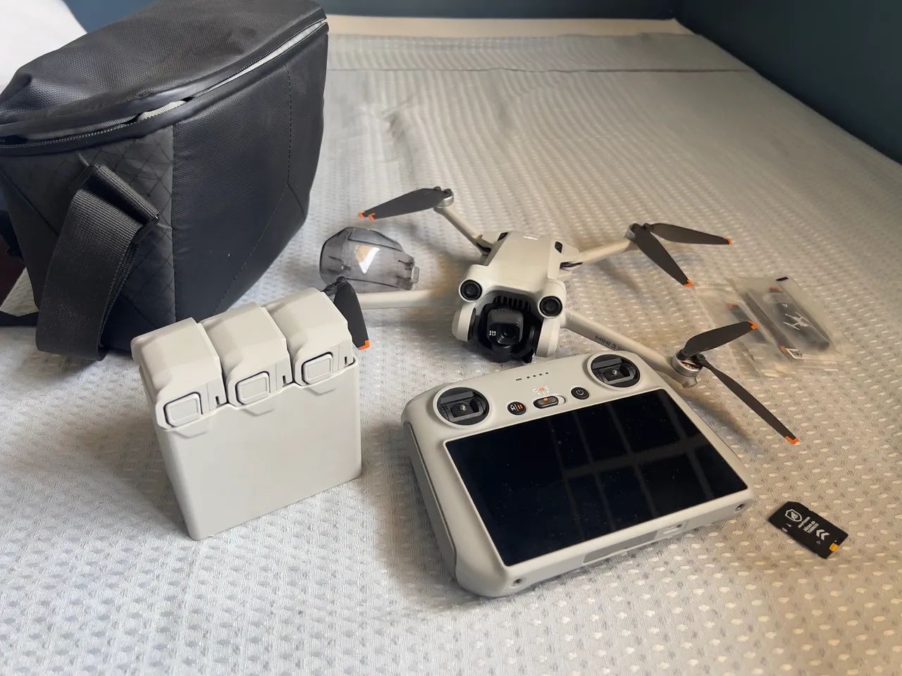 Drone DJI Mini 3 Pro + Fly More Combo