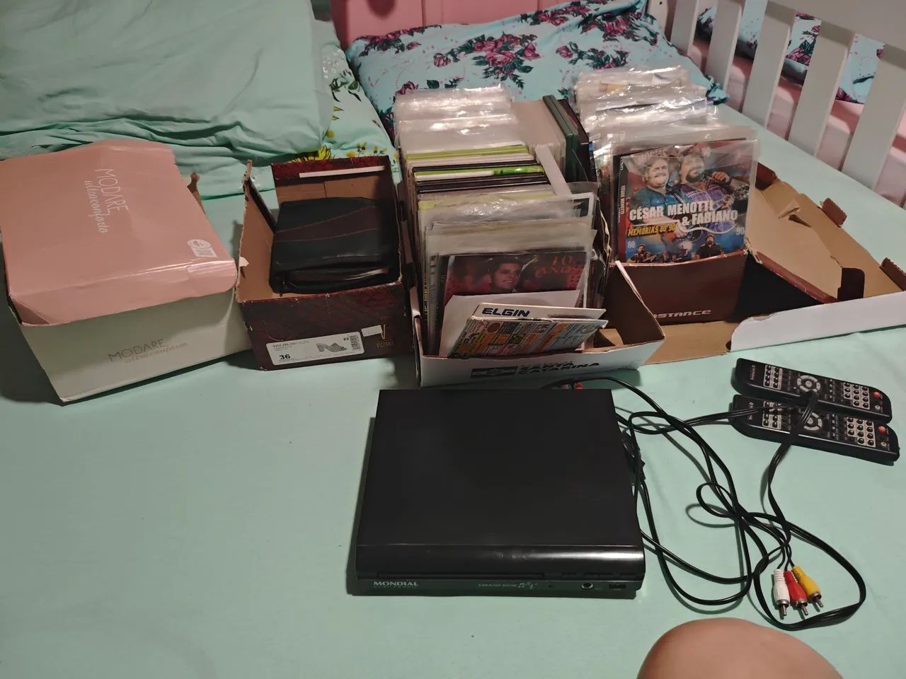 DVD player com lote de mais de 260 filmes 