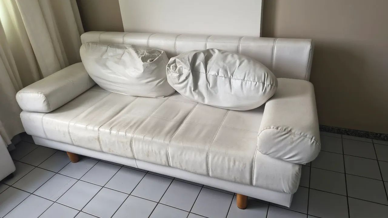 Sofá 2 lugares. 