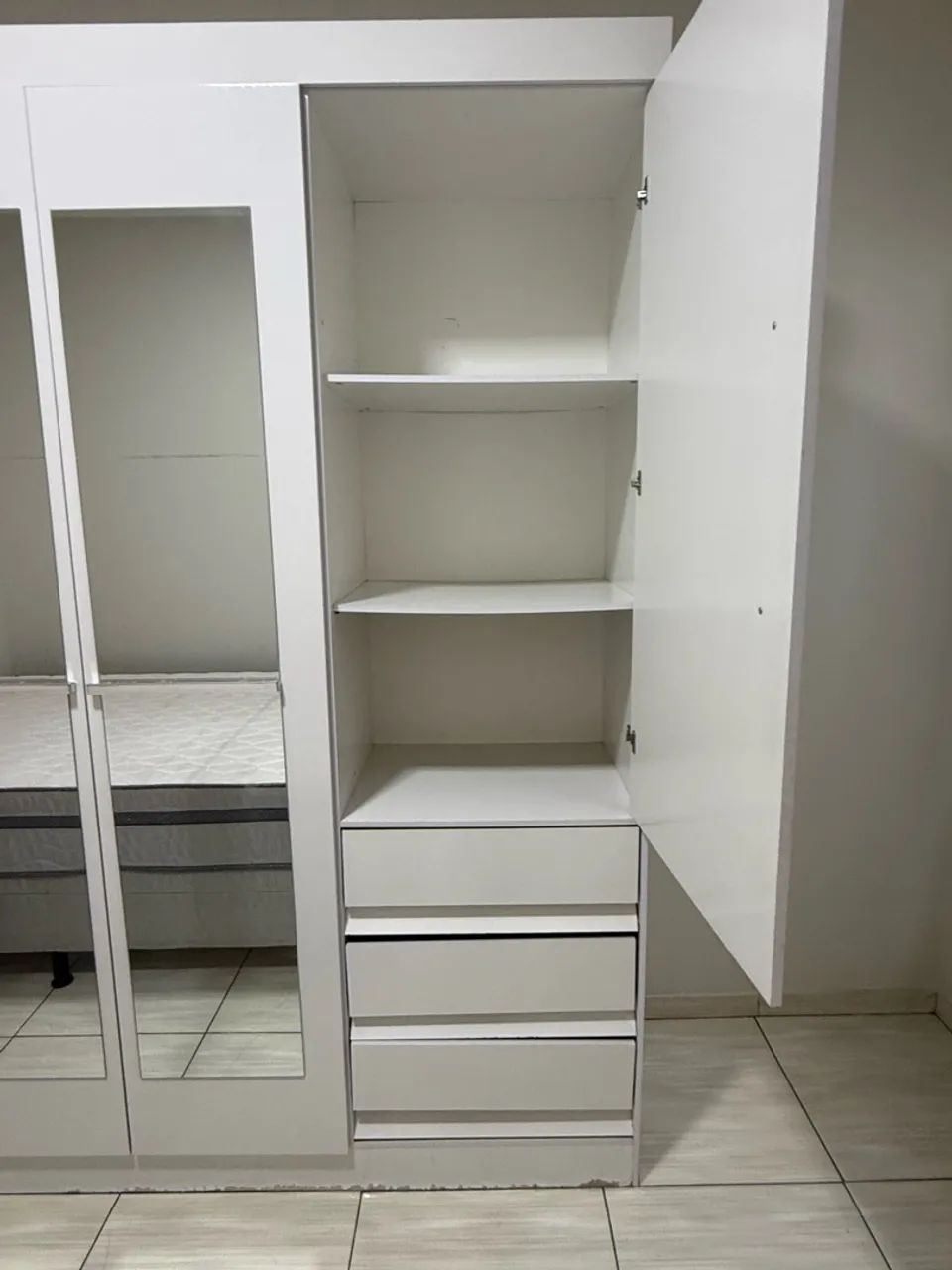Guarda roupa +criado mudo - Foto 4