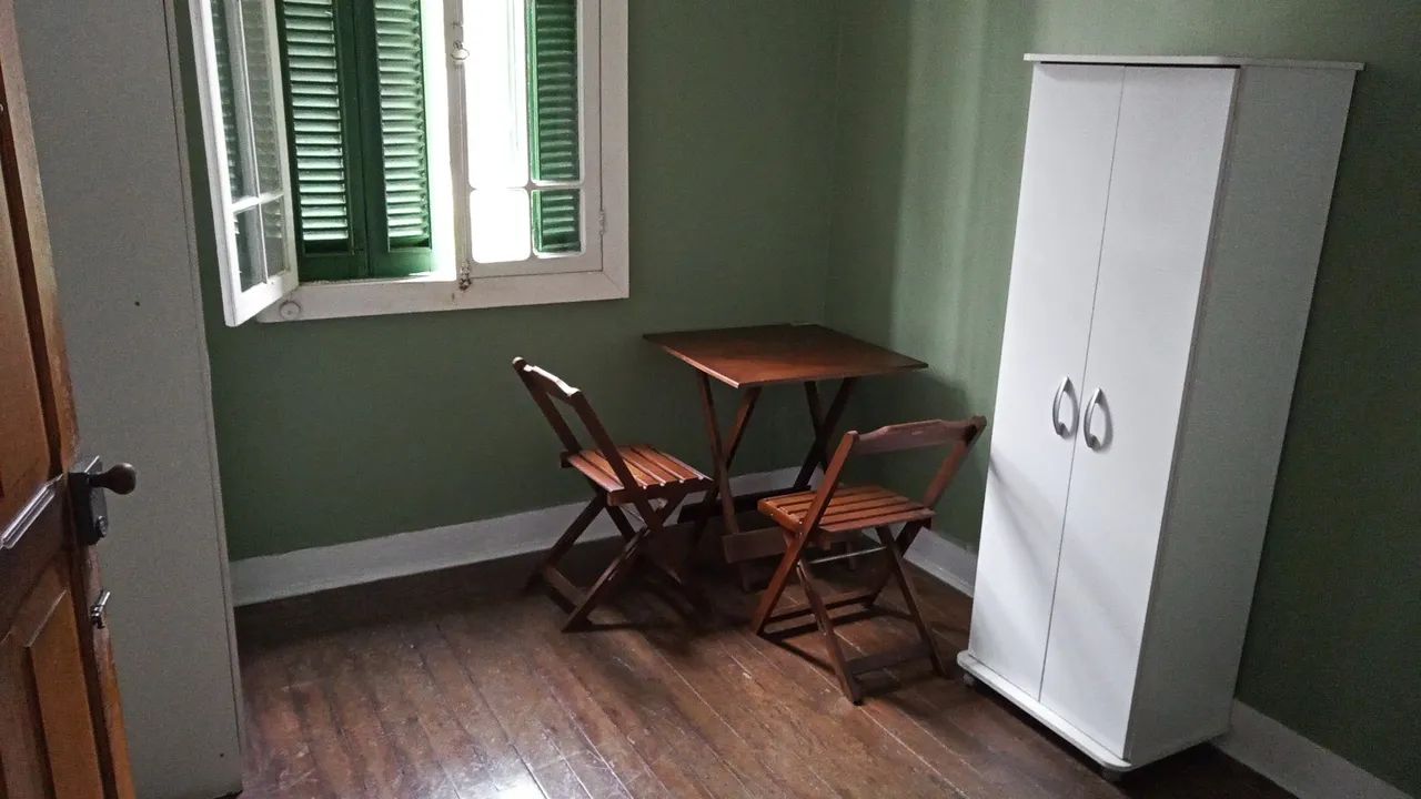 Quarto individual no centro histórico.