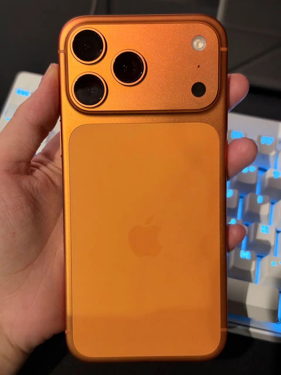 iPhone 17 pro max laranja