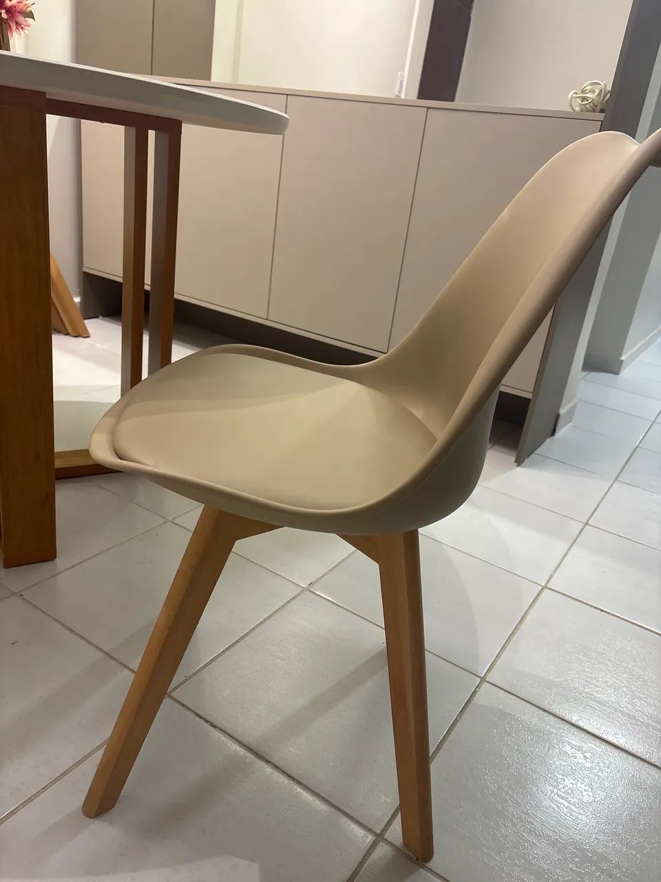 Conjunto 4 cadeiras Eames Bege - Foto 2